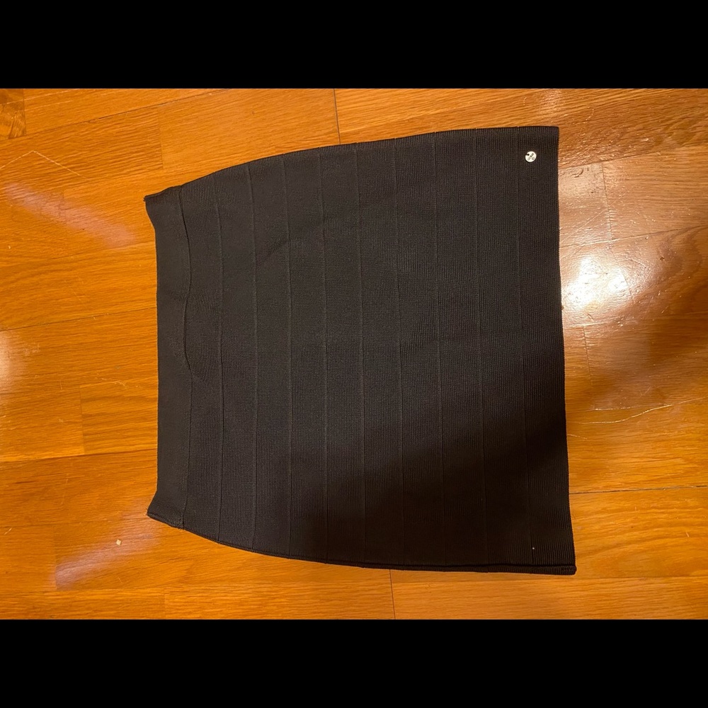 NWOT mini guess skirt black stretch ribbed s